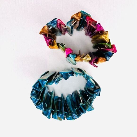 Bundle of 2 Faux Shell Bangles Stretch Bracelets - Picture 3 of 3